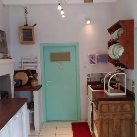 Quaint Greek Cottage, Rural Setting, Great Views. Holiday home *